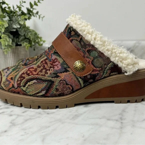 Muk Luks Tapestry Clogs - Size 11 - Picture 12 of 14